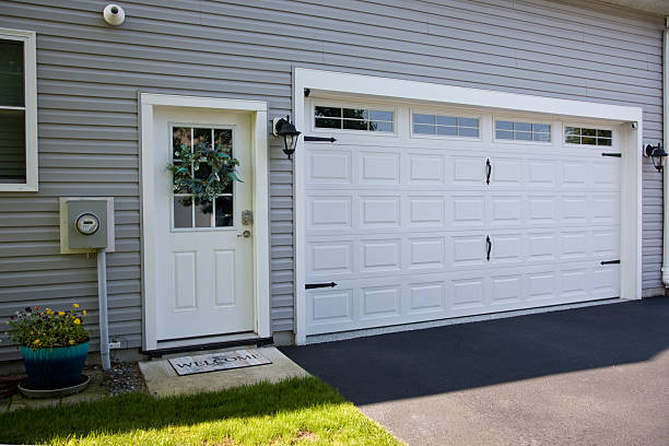 24/7 Emergency Garage Door Panel Replacement experts in Scotchtown, NY